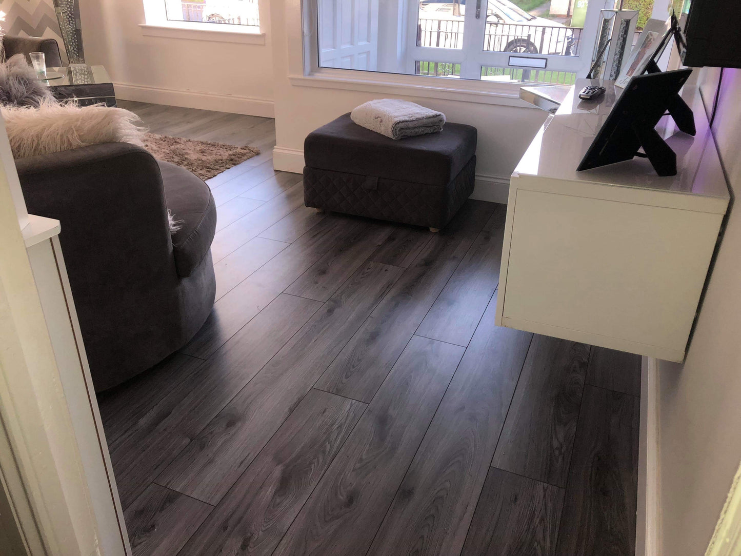 Grey laminate