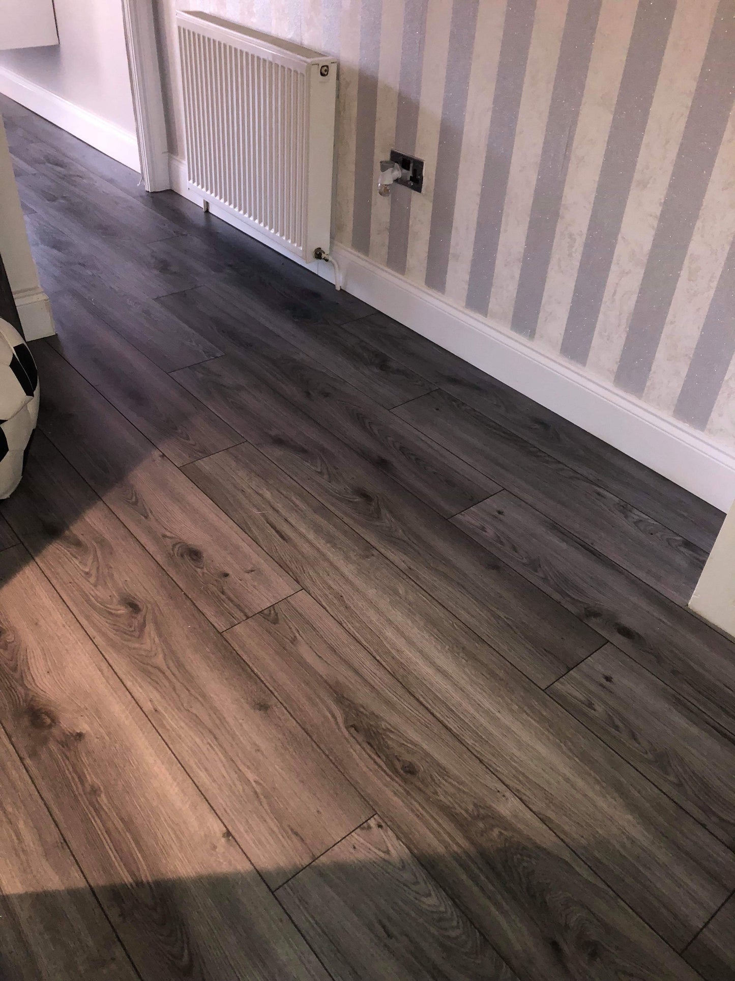 Grey laminate