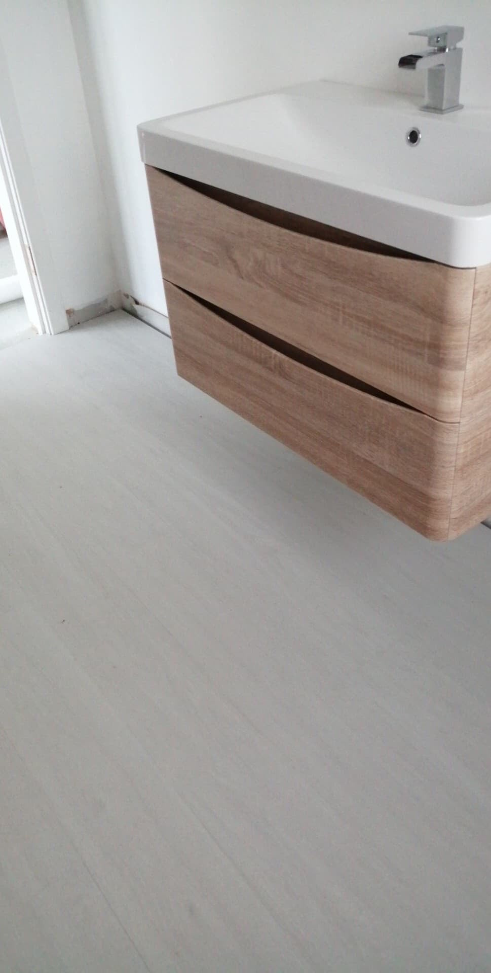 water resistant flooring long oak