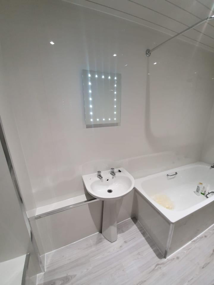Wet wall white gloss