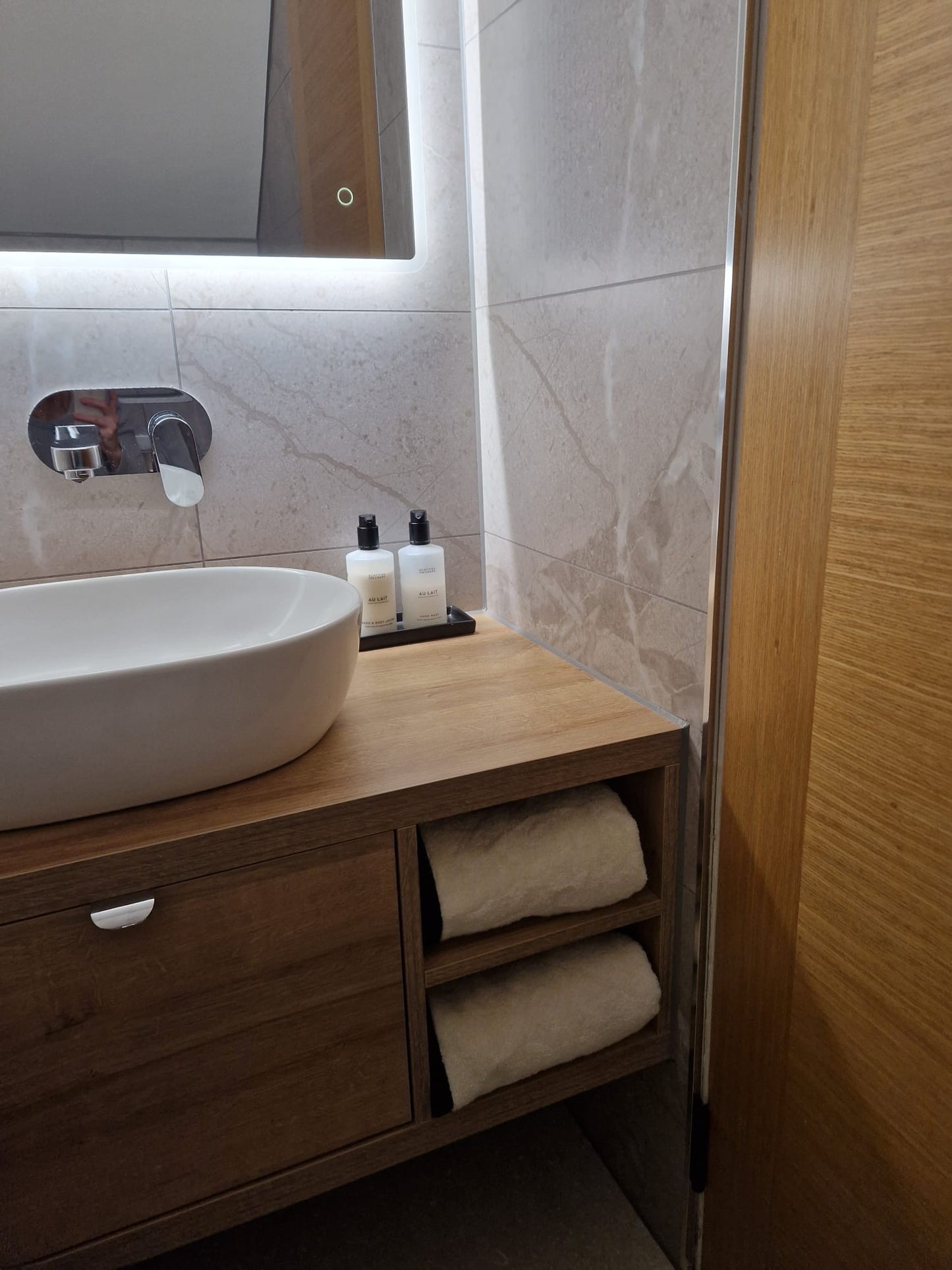 Beige tile line Ardrain