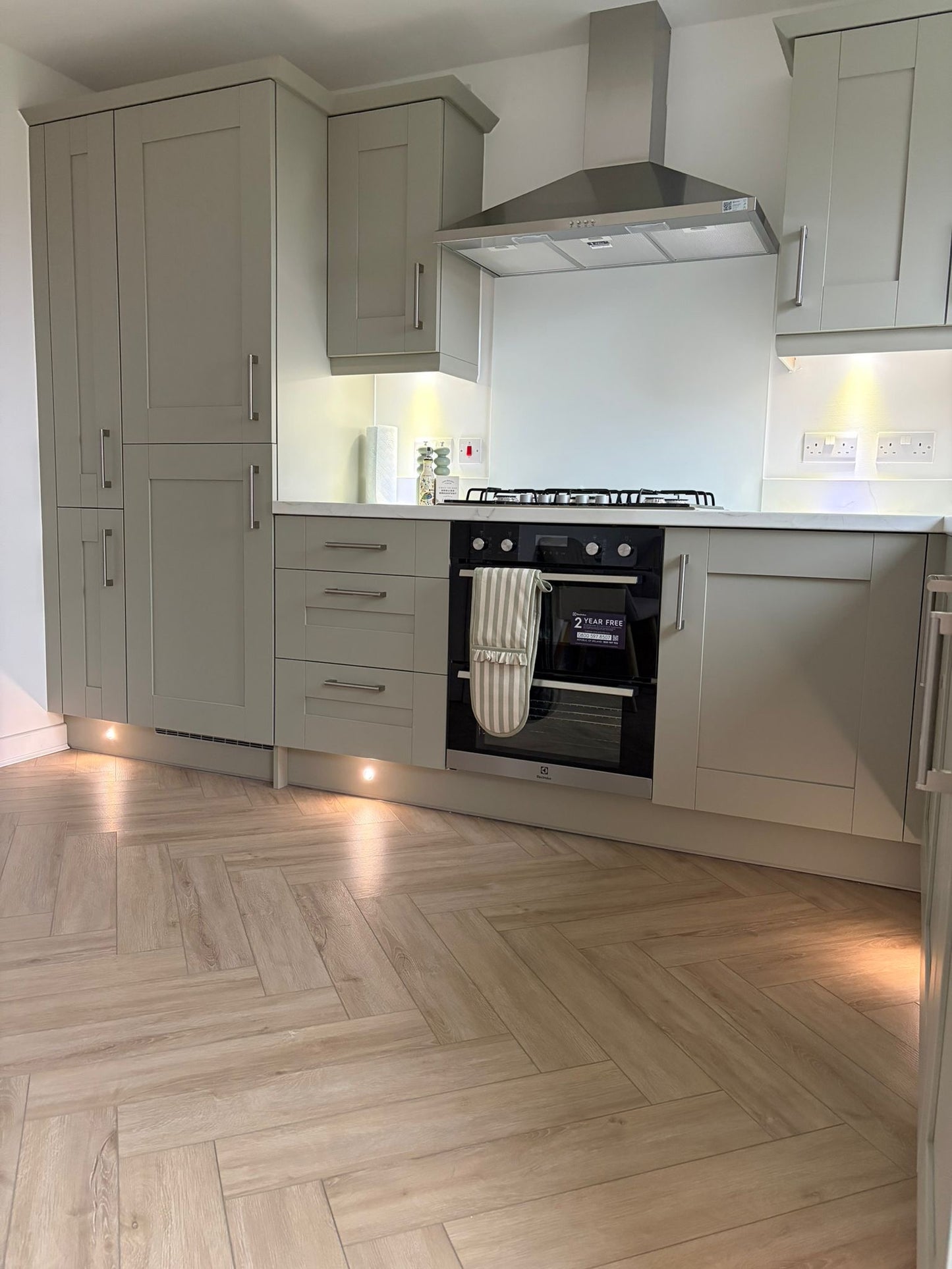 Herringbone water resistant flooring leven oak