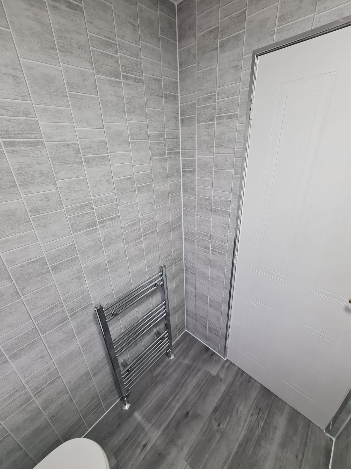 Grey brick bathroom package